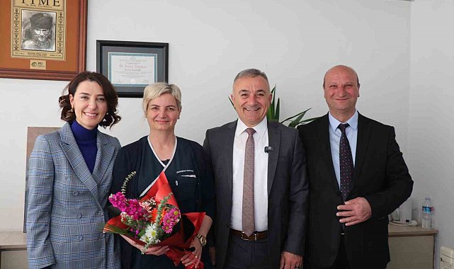 Sesli ve ekibine sağlıkçılardan sıcak karşılama