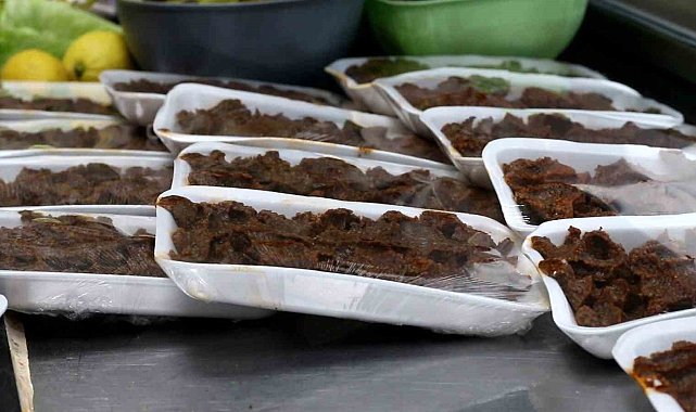 Siirt'te Ramazan ayının vazgeçilmezi çiğköfteye yoğun ilgi
