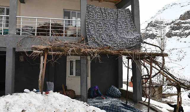 Şırnaklı annelerin kışın soğuk ile mücadeleleri sürüyor