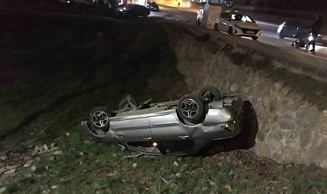 Sitenin bahçesine düşen otomobilden alkol şişesi çıktı: 1 ağır yaralı