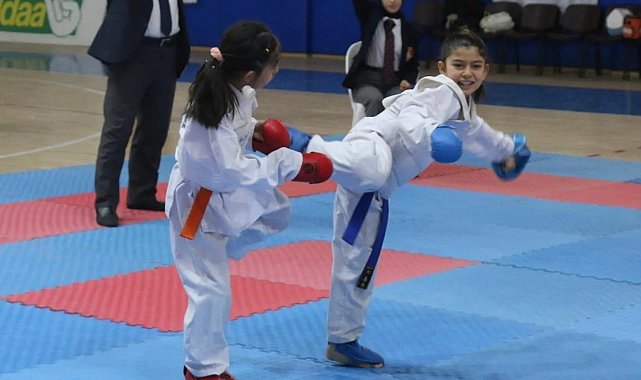 Sivas'ta minik yıldızlar ter döktü