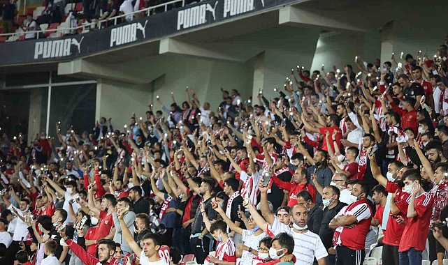 Sivasspor taraftarlarından maç saatine tepki