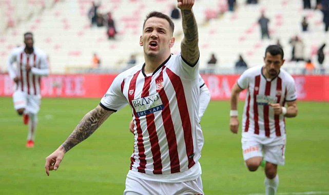 Sivassporlu Rey Manaj gol sayısını 19'a yükseltti