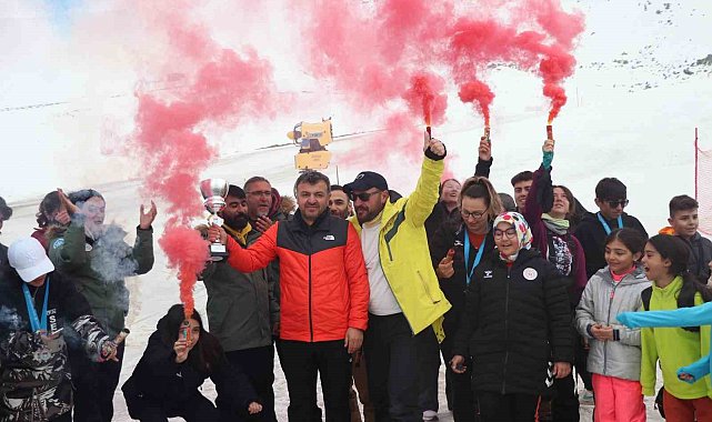Snowboard Türkiye Şampiyonu Kayseri oldu