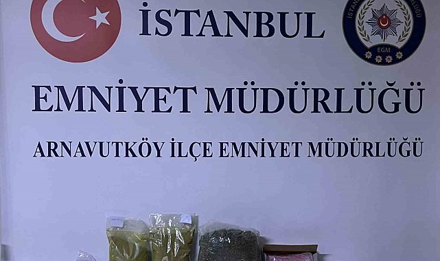 Sokak satıcısının üzerinden 2 kilo 568 gram uyuşturucu madde çıktı