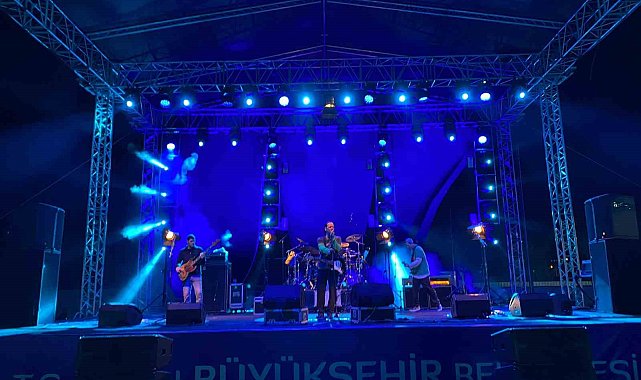 Söke Yeni Otogarı açılışında "Duman" sahne aldı