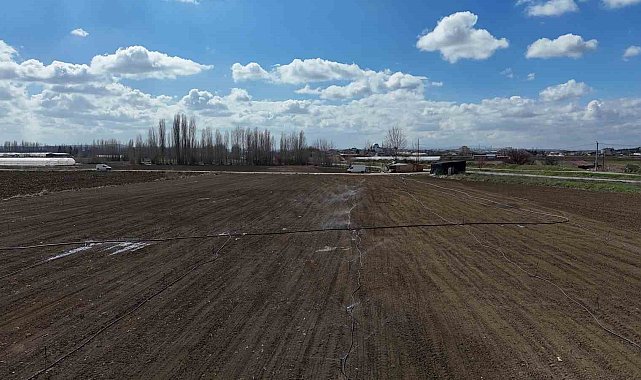 Son dönemlerin en kurak kış ayında çiftçiler tarlalarını 2 ay önce sulamaya başladı