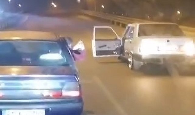Sosyal medya uğruna hem kendini, hem de trafiği tehlikeye düşürdü