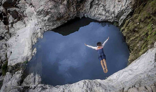 Sporcular, Suudi Arabistan'da uçurum dalışı yapılabilecek alanları keşfetti