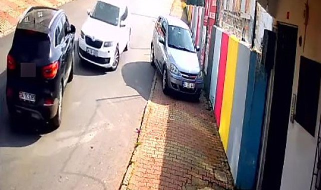 Sultanbeyli'de ilginç kaza, manevra yapmaya çalışırken araca çarptı