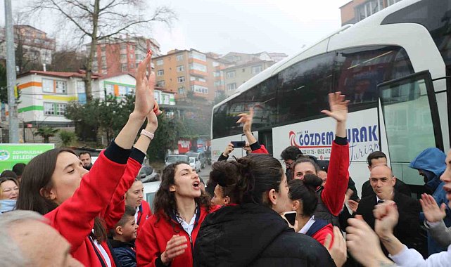 Süper Lig'e çıkan Zonguldakspor Basket 67 Takımı'na coşkulu karşılama