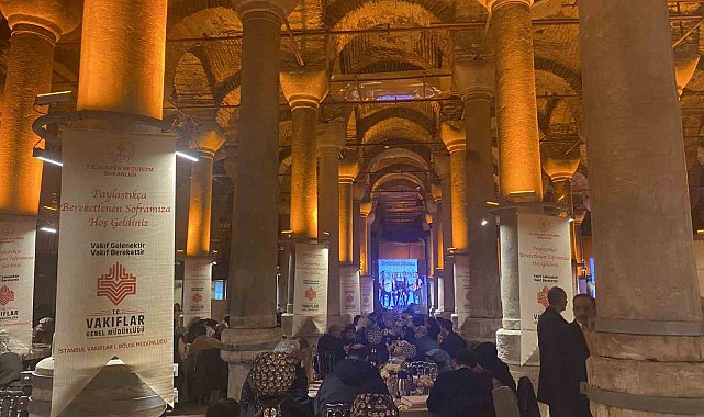 Tarihi Binbirdirek Sarnıcı'nda düzenlenen iftar programına yoğun ilgi