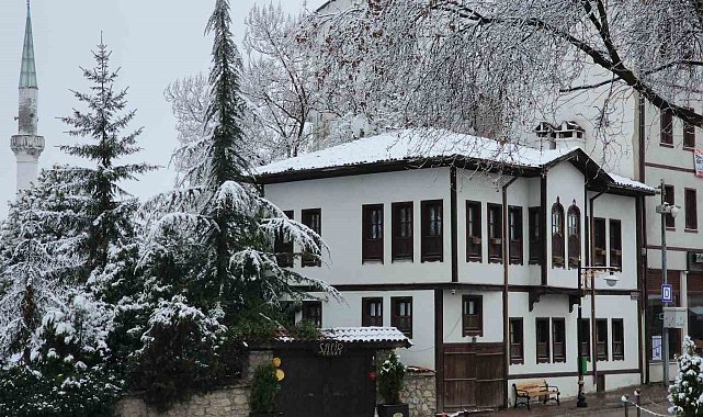 Tarihi kent Mart'ta beyaz örtüyle kaplandı