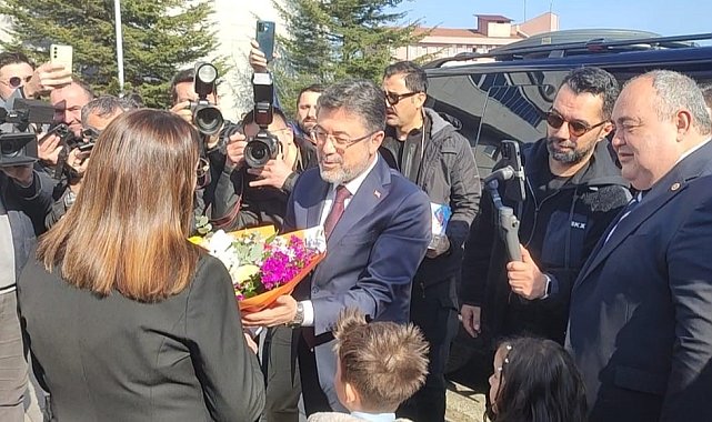 Tarım Bakanı'ndan Vali ve gazeteciye kadınlar günü hediyesi