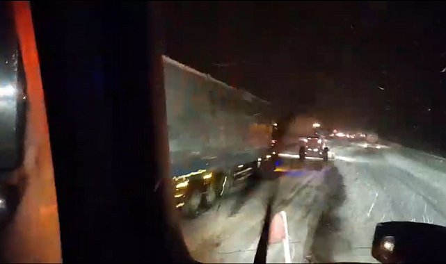 Tatvan-Van kara yolunda mahsur kalanlar kurtarıldı