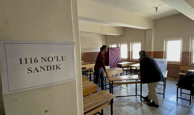 Tatvan'da sandıklar kurulmaya başlandı