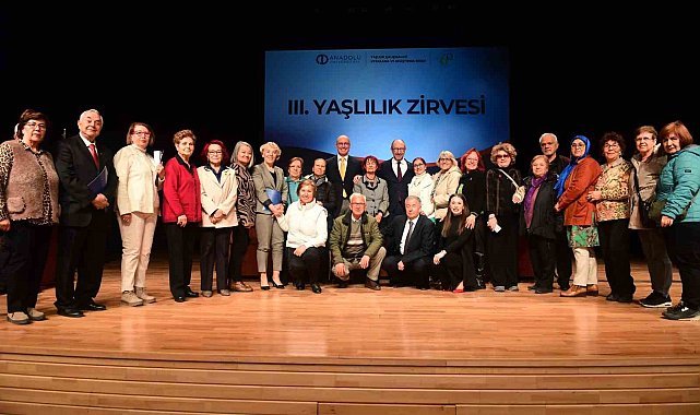 Tazelenme Üniversitesi III. Yaşlılık Zirvesi'nde bir araya geldi