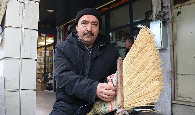 Teknolojiye direniyor, 40 yıldır satışını yapıyor