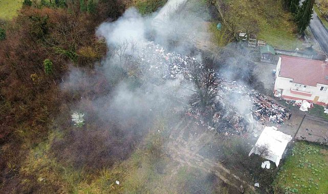 Tekstil atölyesine ait depoda çıkan yangın 14 saat sonra söndürüldü