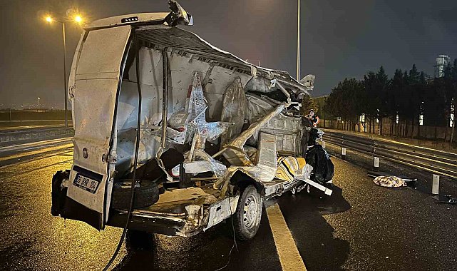 TEM'de tıra çarpan panelvan ikiye bölündü: 1 ağır yaralı