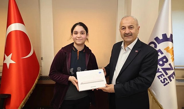 Temizlik yarışmasında dereceye giren öğrencilere ödül