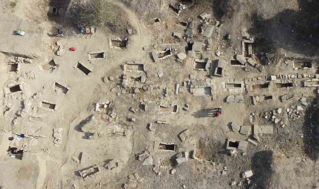 Tenedos Antik Kenti kazılarında çocuk mezarlığı keşfedildi