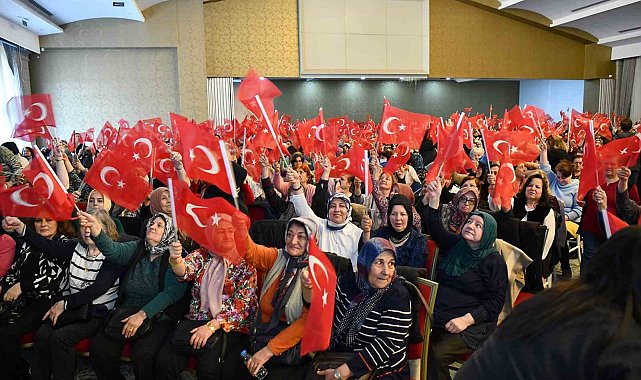 Tepebaşılı 3 bin kadın Gülden Karaböcek konseriyle coştu