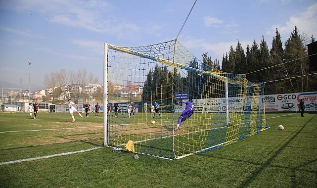 TFF 2. Lig: Belediye Derincespor: 3 - Isparta 32 Spor: 0