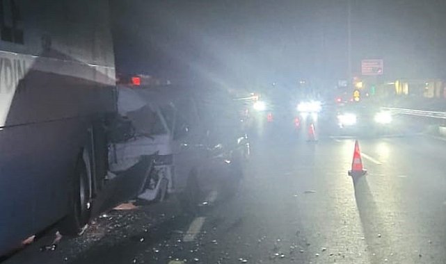 Ticari araç seçim otobüsüne ok gibi saplandı: 1 ölü