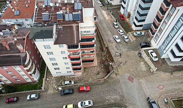 Tokat'ta istinat duvarı devrildi: Faciadan dönüldü
