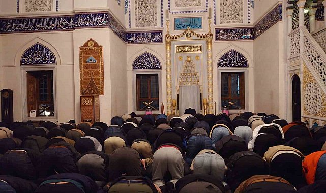 Tokyo'da Ramazan ayının ilk teravih namazı kılındı