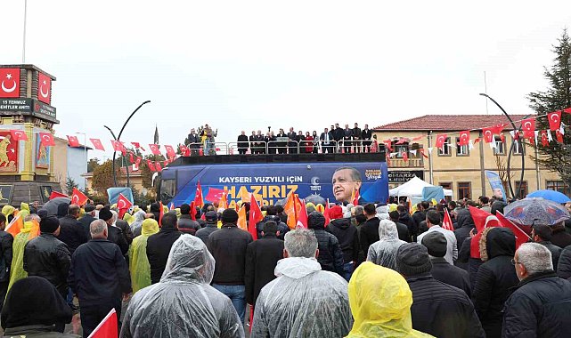 Tomarzalılar, toplu açılış töreninde Başkan Büyükkılıç'ı bağrına bastı