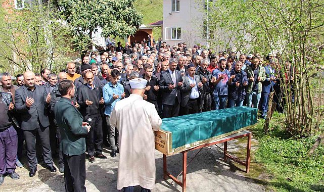Trabzon'da isale hattındaki göçükte hayatını kaybeden işçilerden İbrahim Keskin son yolculuğuna uğurlandı