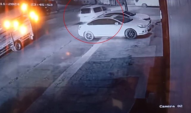 Tuzla'da bir şahıs husumetlisinin aracına kurşun yağdırdı