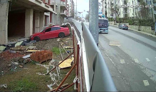 Tuzla'da kaldırımda yürüyen kadın ölümden kıl payı kurtuldu