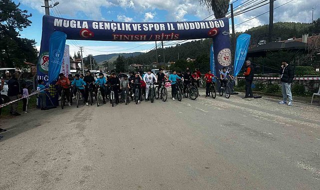 Ula'da 150 sporcu ile bisiklet yarışması gerçekleştirildi