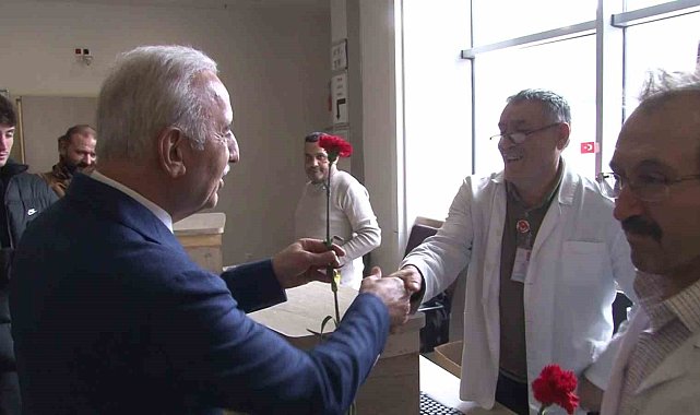 Ümraniye Belediye Başkanı Yıldırım sağlık çalışanlarının Tıp Bayramı'nı kutladı