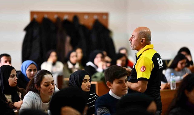 Üniversite öğrencilerine deprem farkındalık eğitimi