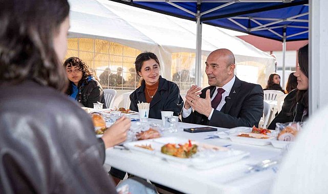 Üniversitelilere 860 bin kişilik ücretsiz yemek dağıtıldı