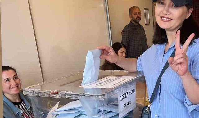 Ünlü isimler oylarını kullandı