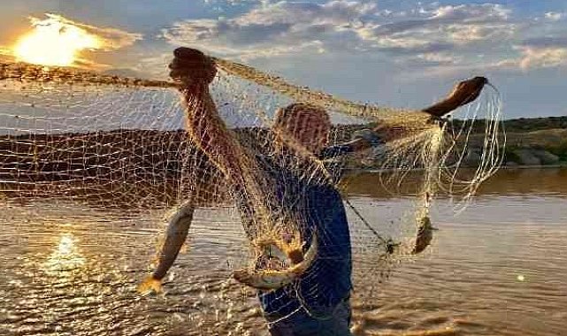 Uşak'ta iç su balıkları av yasağı başladı