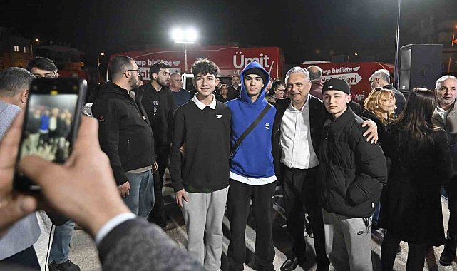 Uysal'dan mahalle buluşmalarında türkü ziyafeti