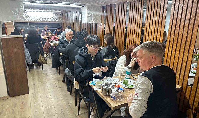 Uzak Doğudan gelip meşhur Denizli kebabının tadına baktılar