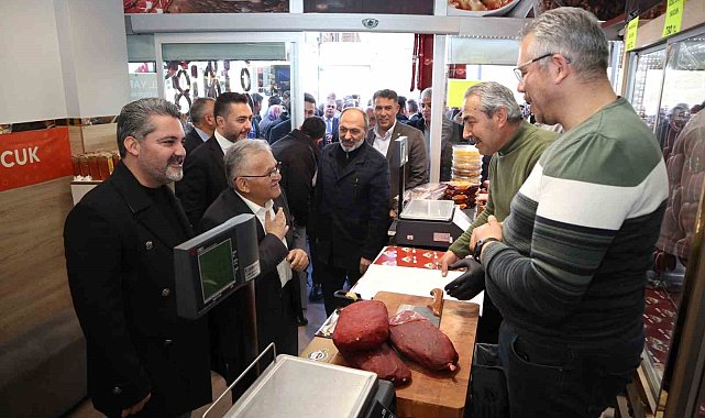 Üzüm'den gündüz esnaf ziyaretleri, akşam gençlik buluşmaları