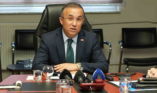 Vali açıklama yaparken çalıntı aracın yakalanma anı KYGS kameralarına yansıdı