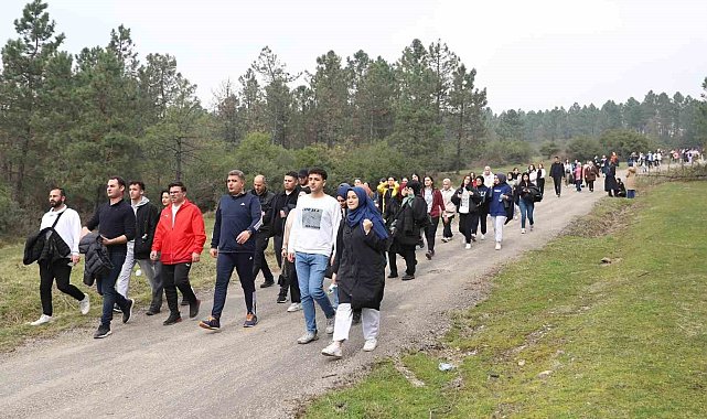 Vali Aslan gençlerle birlikte doğa yürüyüşü yaptı