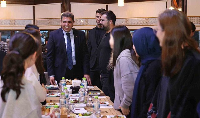 Vali Aslan sevgi evlerinde kalan çocuklarla iftar yaptı