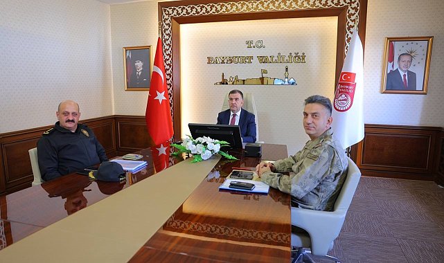 Vali Eldivan VKS üzerinden seçim güvenliği toplantısına katıldı