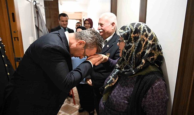 Vali Enver Ünlü ve eşi Sema Ünlü'den şehit ailesine ziyaret