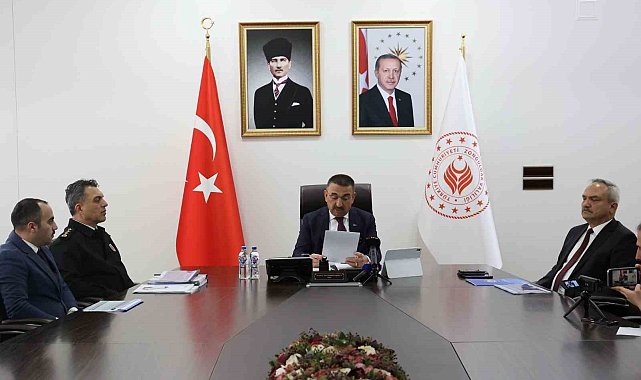 Vali Hacıbektaşoğlu'ndan asayiş ve güvenlik bilgilendirme toplantısı